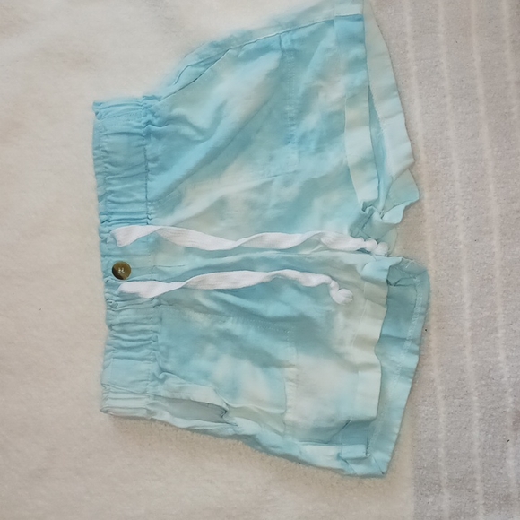 Charlotte Russe Cuffed Drawstring Shorts - Picture 2 of 7